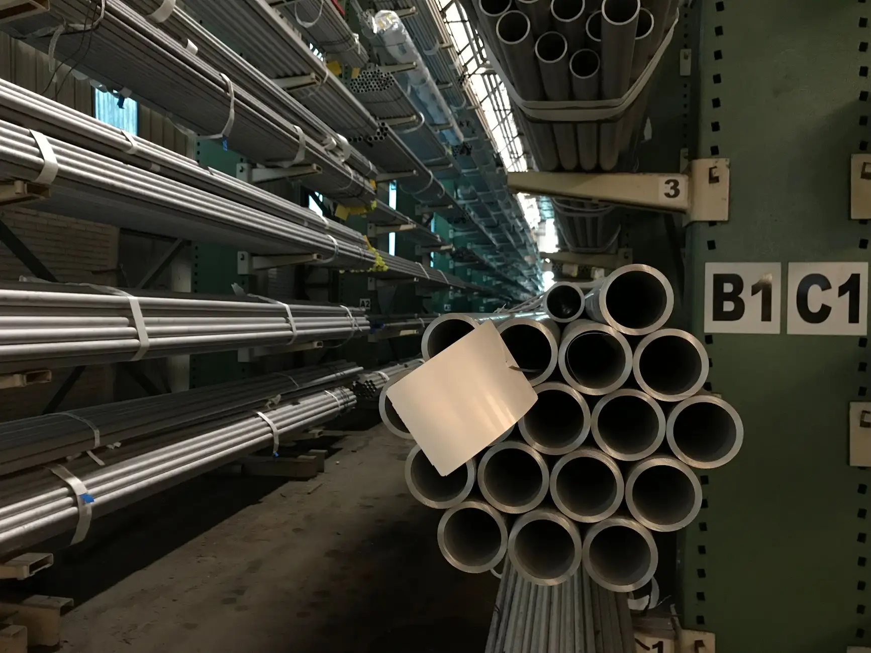 理化生实验台台面材质对比及耐用性评估指南