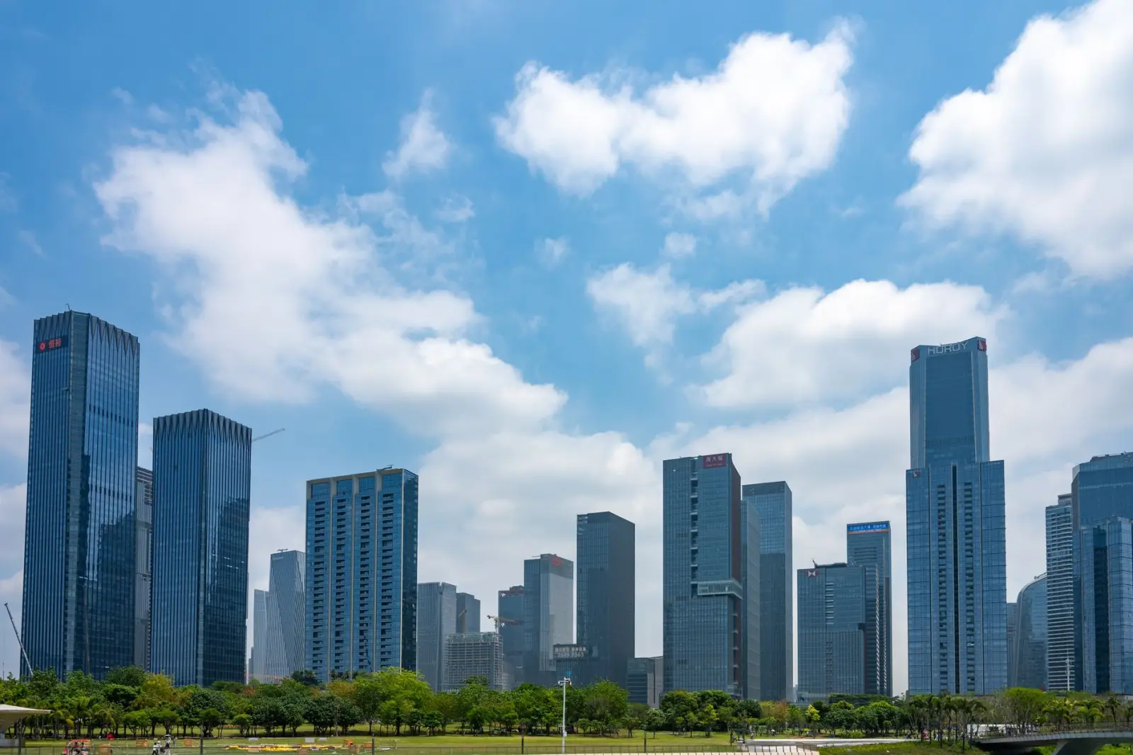 云南学校仪器柜选购指南：材质与安全标准对比分析