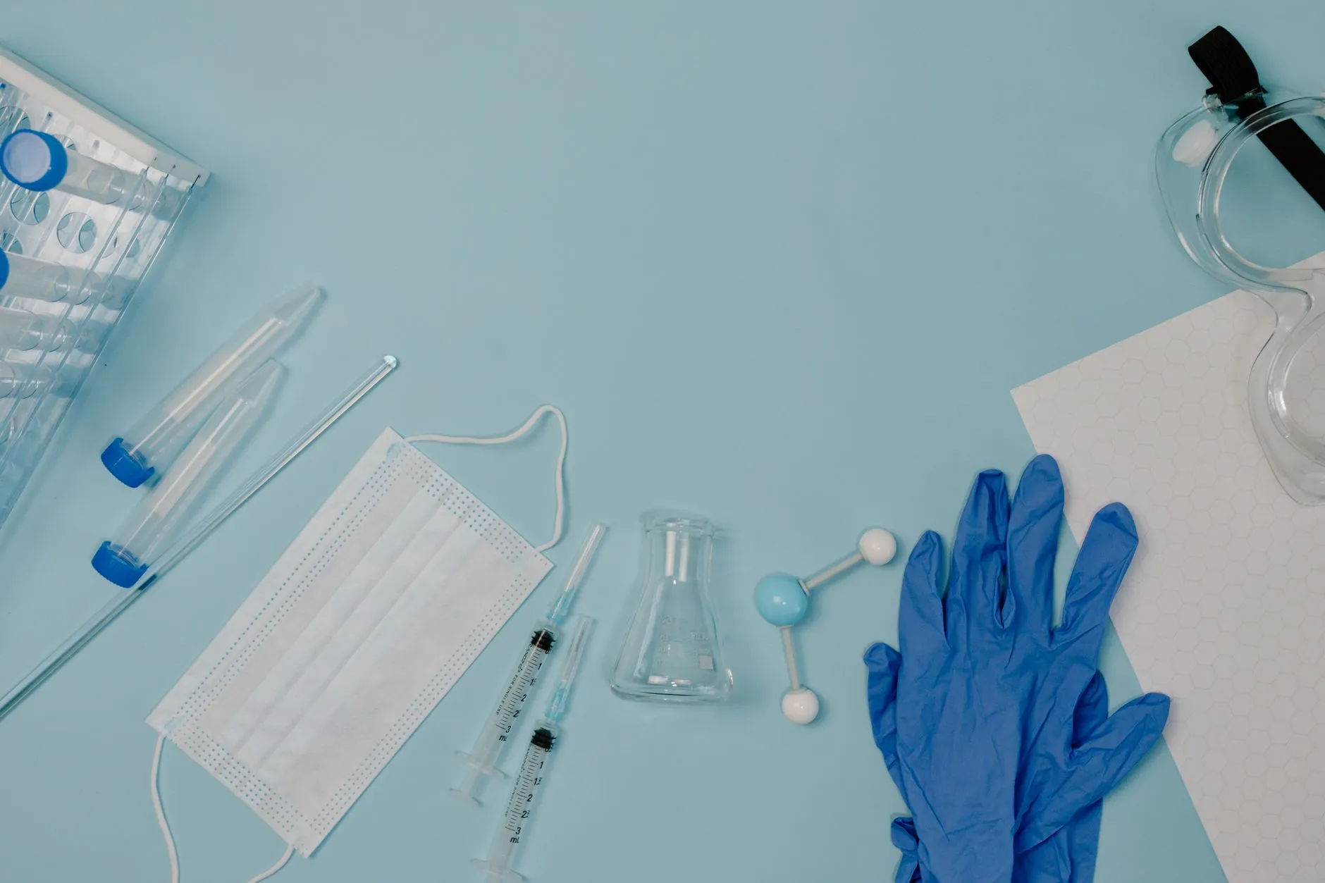 基于安全规范的臧培教学设备在云南实验室的应用案例