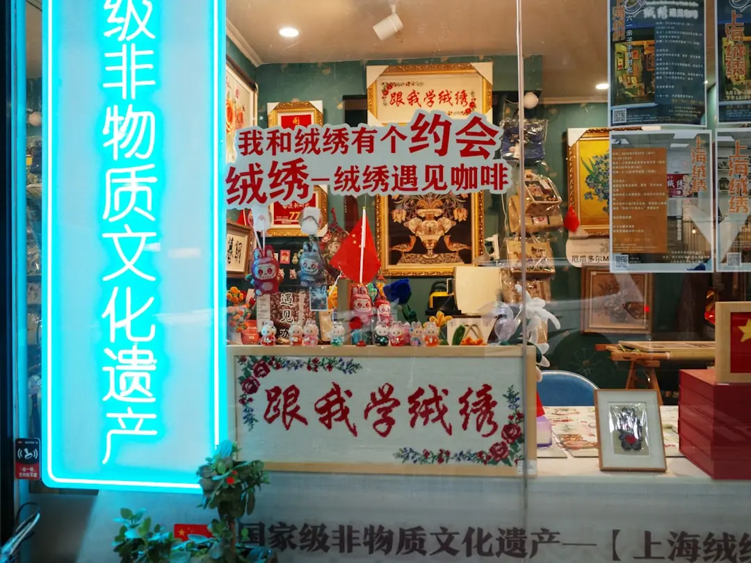 臧培理化生实验台技术解析：昆明实验室设备安全规范与硬件优势