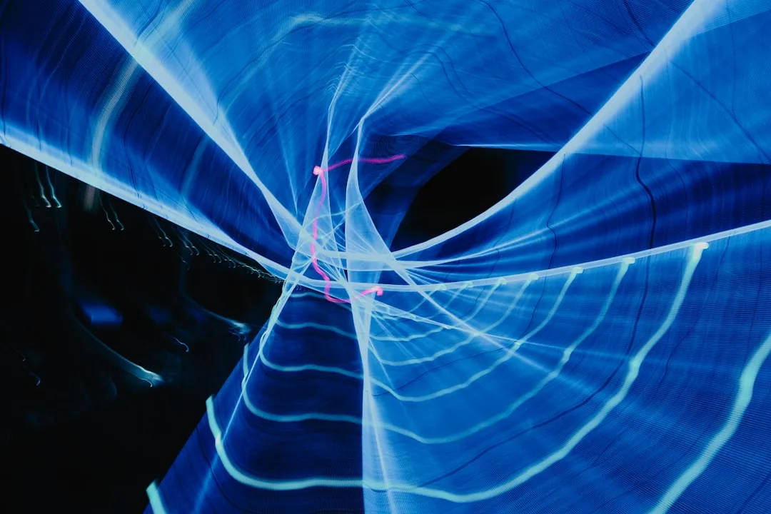理化生实验台材质对比：陶瓷板与实芯理化板性能解析